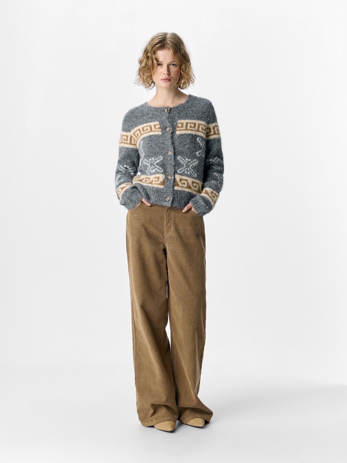 model_shot-front_full